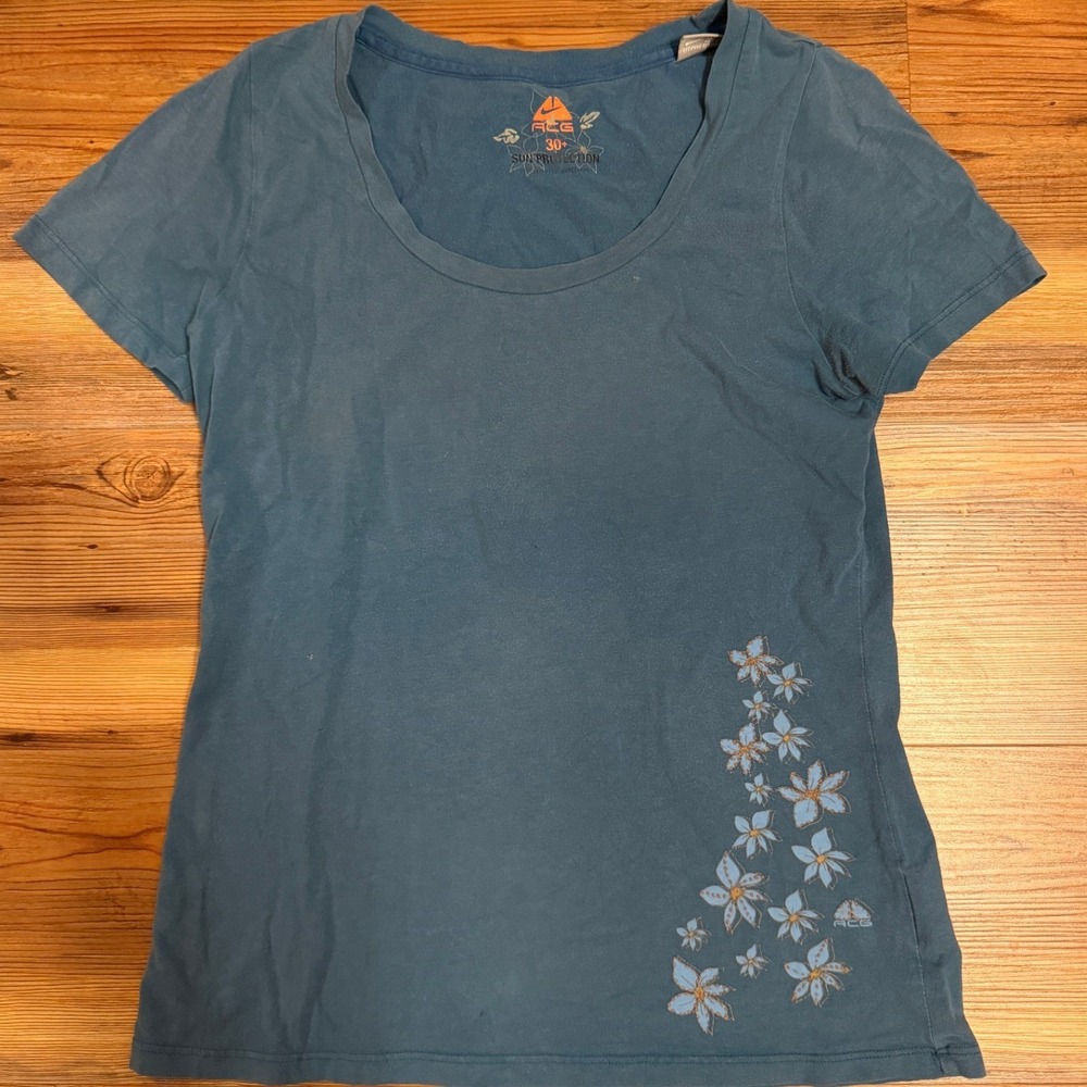 Nike ACG Womens Blue Floral Sun Protection‎ UPF 30 Organic Cotton T-Shirt Size M